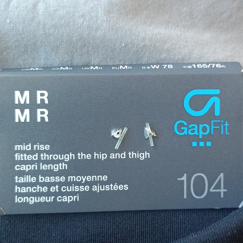 GapFit Mid Rise Capri - Picture 9 of 13